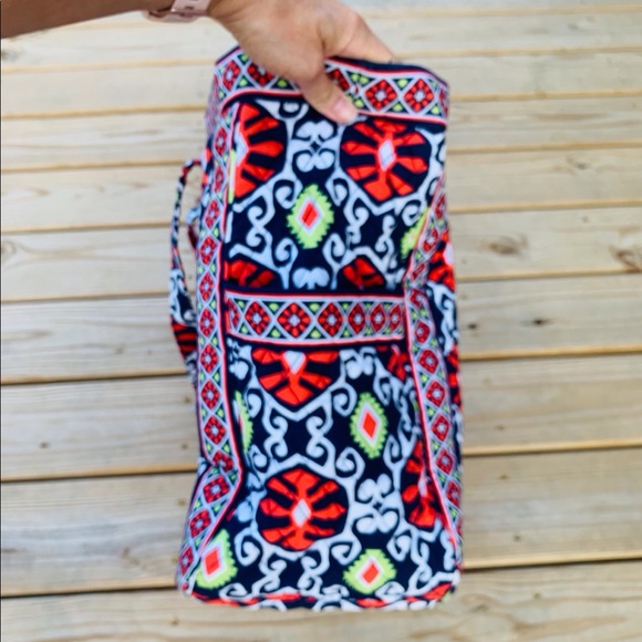 Vera Bradley Get Carried Away Tote NWT - Picture 10 of 11